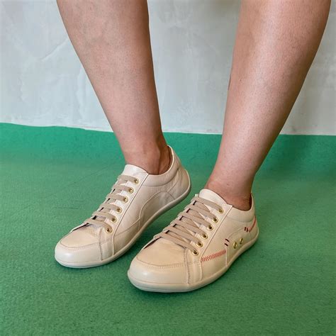 Tênis Nude em Couro Cadarço Elástico Orcade Conforto e Estilo EMPODERE SCARPIN