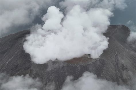 Over 2,100 evacuated Friday after Indonesian volcano eruption | Borneo ...