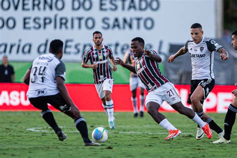 Fluminense Sai Na Frente Mas Cede Empate Para O Galo Em Cariacica