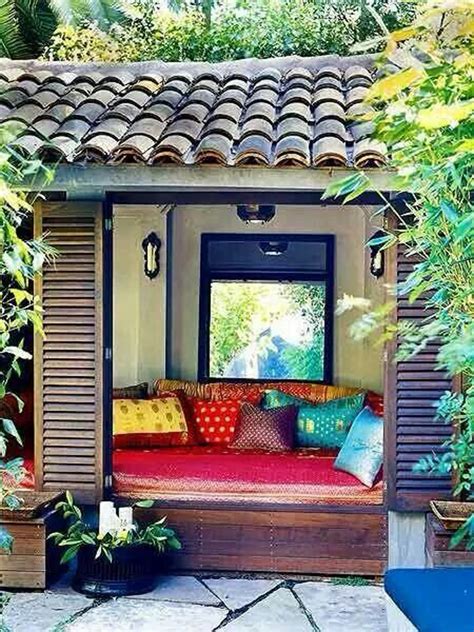 simple-and-cozy-outdoor-reading-nooks | HomeMydesign