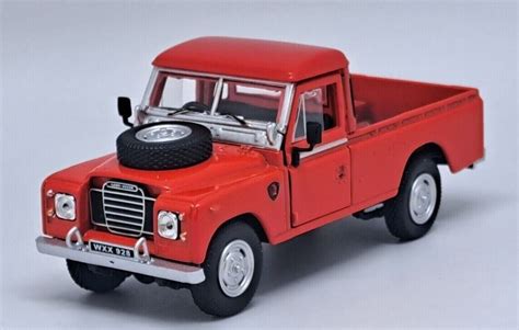 Cararama Land Rover Series Iii Pick Up Red Scale Ladder