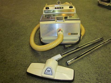 More Vintage Vacuums Vintage Appliances Vintage Vacuum Cleaner Vintage Housewife