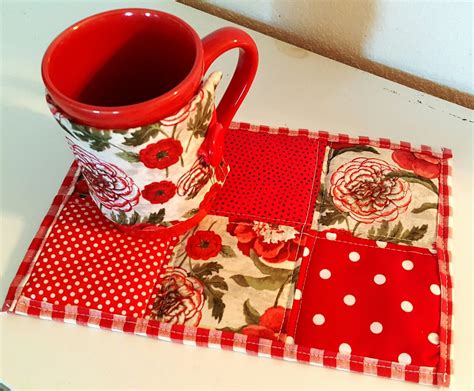 Pretty Mug Rug Or Snack Mat Quilting Crafts Quilting Projects Small