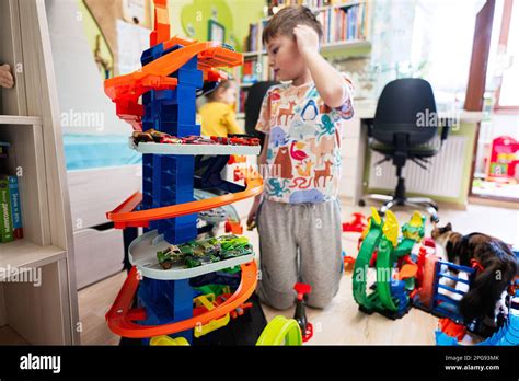 Hot Wheels Ultimate Garage Hi Res Stock Photography And Images Alamy