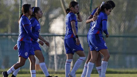 Sancionan a Cruz Azul femenil Sub 19 por gritos homofóbicos que