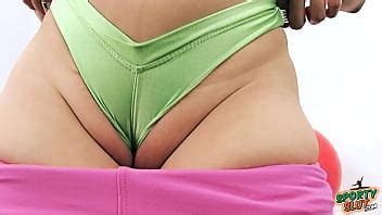Enorme coño hinchado cameltoe tiene grandes pechos llenos de leche XVIDEOS
