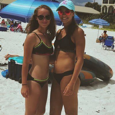 Sexy Ashley Williams Bikini Pics