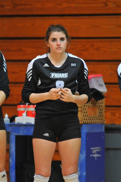 4 Hot Sexy Beth Hoyt Bikini Pics