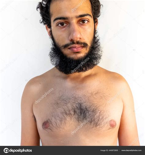 Arabe Musulman Seins Nus Avec Des Cheveux Flous Barbe Image Libre De