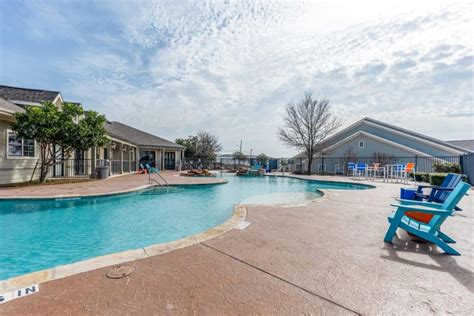 High View Off Campus Apartments Near Utsa San Antonio Resort Style Pool