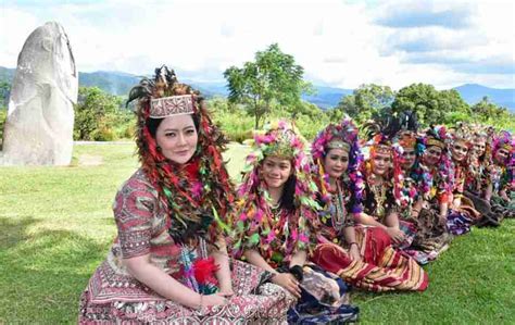 Foto Keren Bupati Poso Pakai Baju Adat Suku Bada Pernah Juga Dipakai