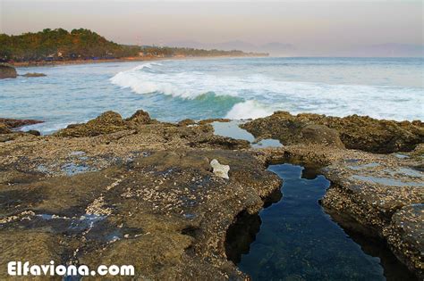 Nuansa Natural Di Pantai Karang Hawu Sukabumi Halaman All