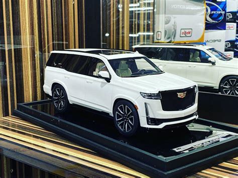 1/18 Diecast Cadillac Escalade 2022 White Model car by Motorhelix
