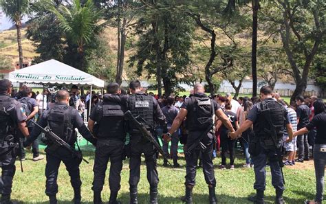 Corpo De Policial Militar Morto Em Nova Iguaçu é Enterrado No Rio Rio