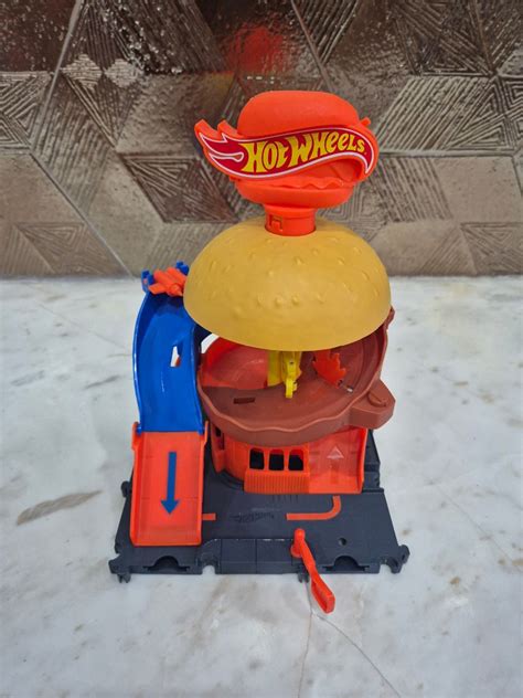 Hot Wheels City Downtown Burger Drive Thru Hobbies Toys Toys Games On Carousell
