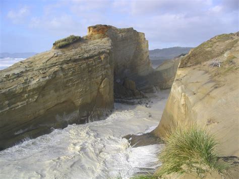 File:Cliff Oregon coast.jpg - Wikimedia Commons