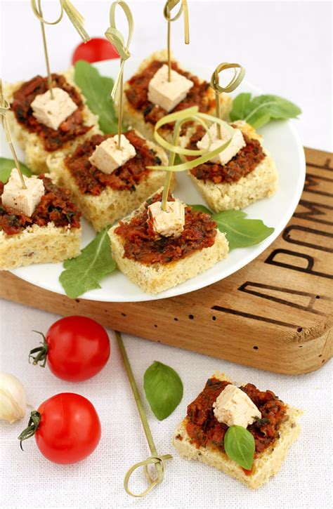 Canapés au Pesto Rosso et à la Feta