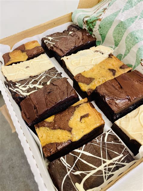 cake and cookie boxes