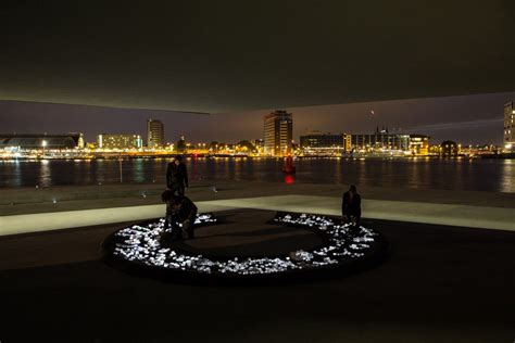 Daan Roosegaarde Creates Art Installation With Wireless Led Crystals