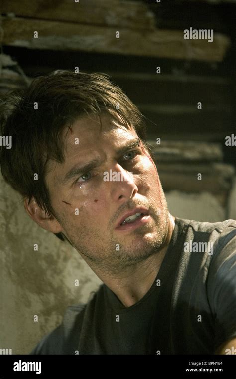 TOM CRUISE WAR OF THE WORLDS (2005 Stock Photo: 31215356 - Alamy