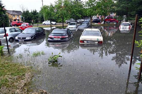 Silne burze nad Polską Trwa walka ze skutkami nawałnic WP Wiadomości