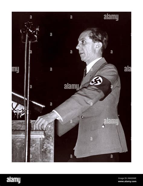 Joseph Goebbels Vistiendo Uniforme Del Nsdap Con Esvástica Brazalete