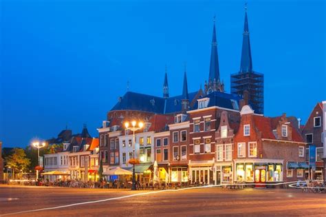 Typische holländische Häuser auf dem Marktplatz im Zentrum der Altstadt