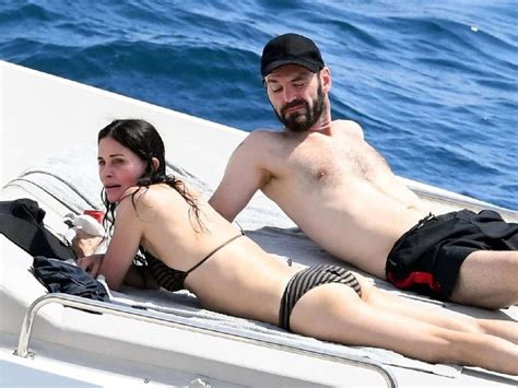 Courteney Cox Luce Espl Ndida En Sus Vacaciones A Sus Casi A Os