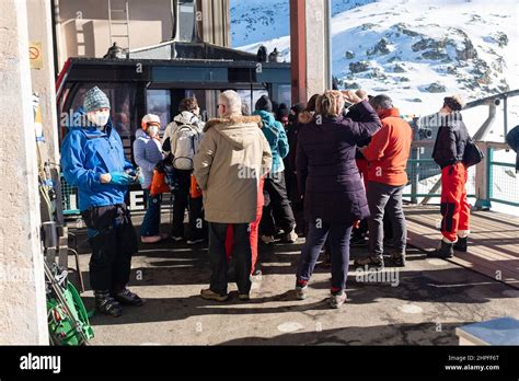 Aiguille du Midi cable car Stock Photo - Alamy