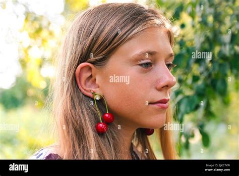 Blonde teen Banque de photographies et dimages à haute résolution Alamy