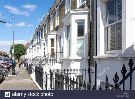 Fulham london houses hi-res stock photography and images - Alamy