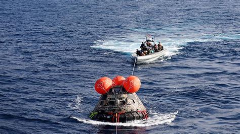 Nasa S Orion Capsule Splashes Down In Pacific After Uncrewed Artemis