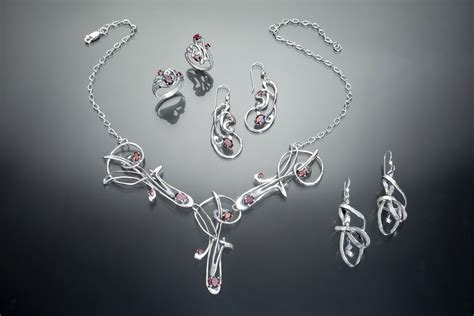 Garnet - Jewelry of Chardavogne