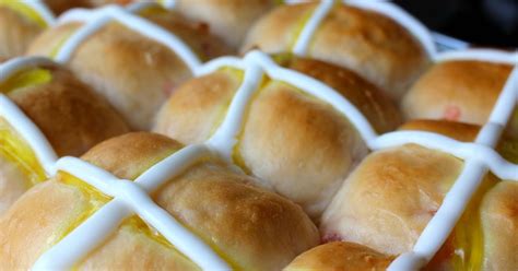 Snappily Ever After Hot Cross Buns With Lemon Curd And Glaze
