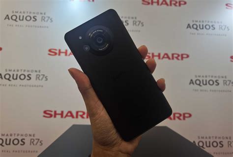 Sharp Bawa Smartphone Paling Laku Di Jepang Ke Indonesia