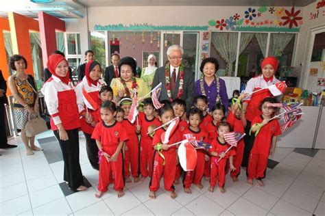 President Tony Tan And His Wife Mrs Mary Tan And Datin