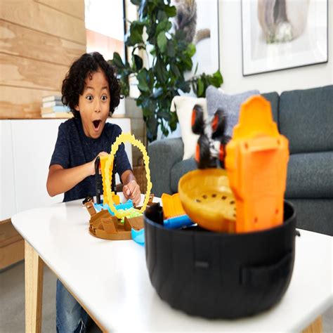 Hot Wheels Monster Trucks Stunt Tire Playset