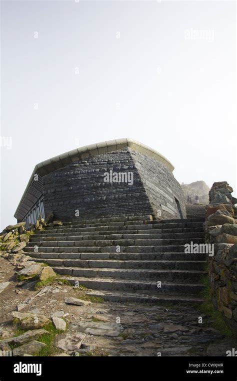 Snowdon summit cafe hi-res stock photography and images - Alamy