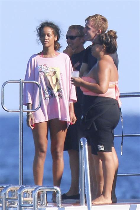 Rihanna Bikini Mirror Online