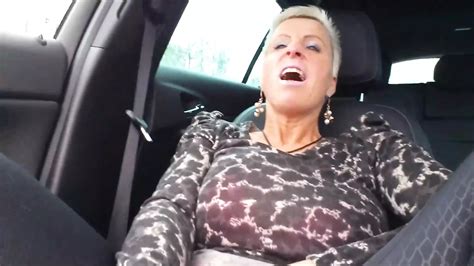 Beim Autofahren Mit Dem Dildo Bearbeitet MILF Real Orgasm XHamster