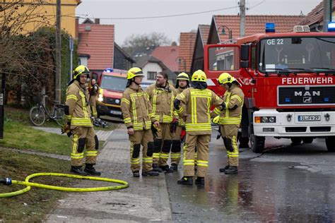 Feuerwehr Einsatz In Pennewitz Hausanbau Brennt Komplett Nieder