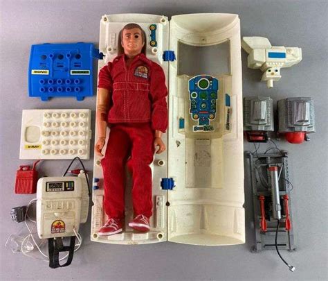 Kenner The Bionic Man Action Figure And Playset Matthew Bullock