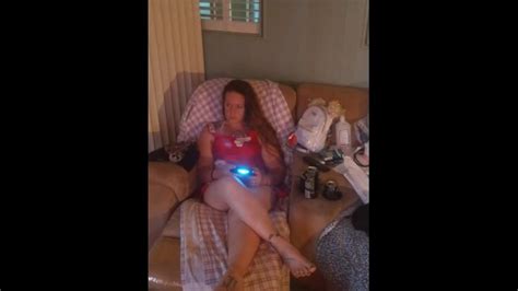 Beautiful MILF Jouant à Des Jeux Vidéo Pornhub
