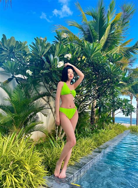 B N G I C A Ch Ng C L Quy N Di N Bikini Khoe V P Tu I