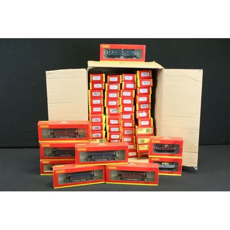 Boxed Hornby Oo Gauge Items Of Rolling Stock To Include R C