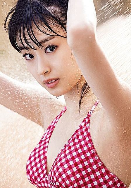 井本彩花、水着グラビアに初挑戦「楽しく撮影をさせていただきました」 ライブドアニュース