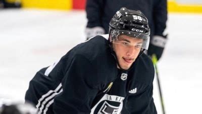 Nhl Sean Durzi Pred Il Zmluvu S Los Angeles Kings Sportnet