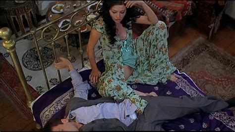 Naked Nurg L Yesil Ay In Egreti Gelin