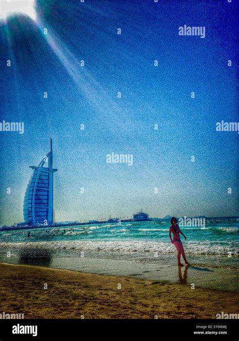 Arabische mädchen im bikini Fotos und Bildmaterial in hoher Auflösung Alamy