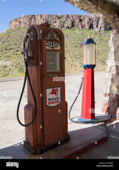 1920s gas station hi-res stock photography and images - Alamy